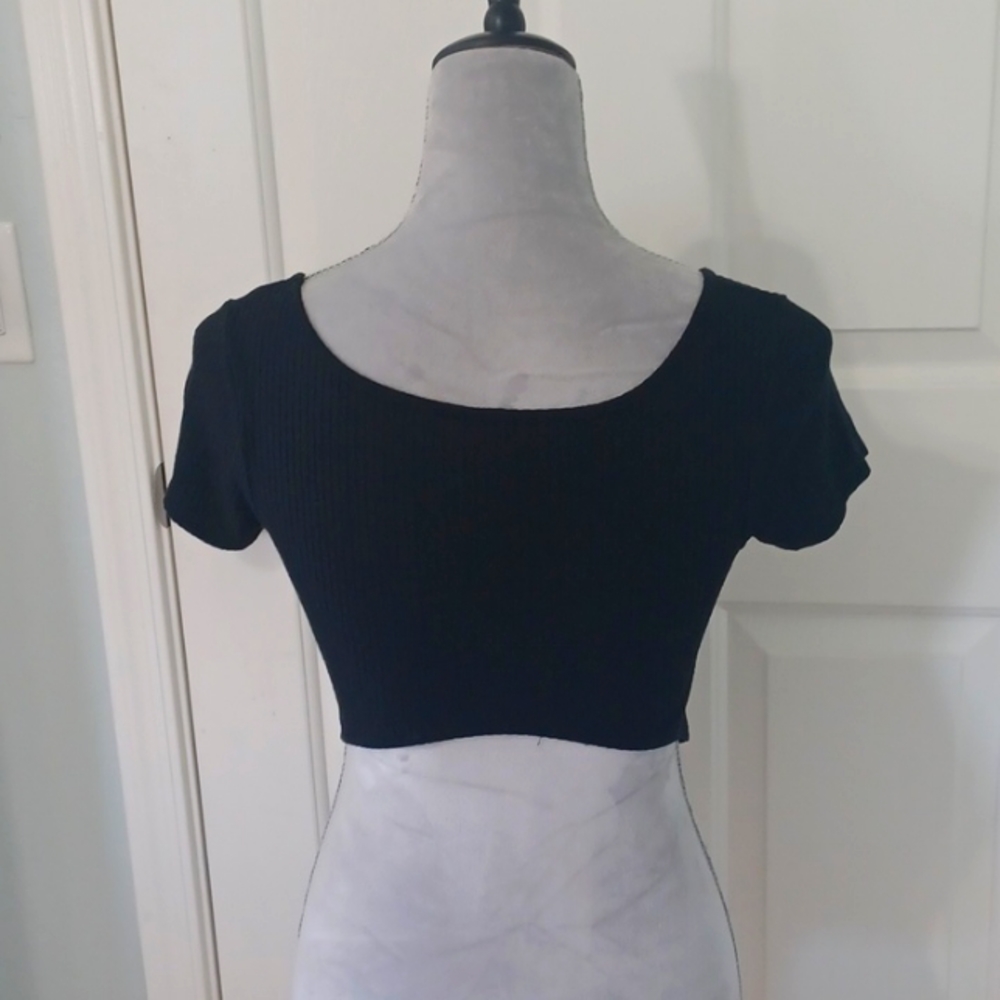 Small black Redfox crop top - Picture 2 of 6